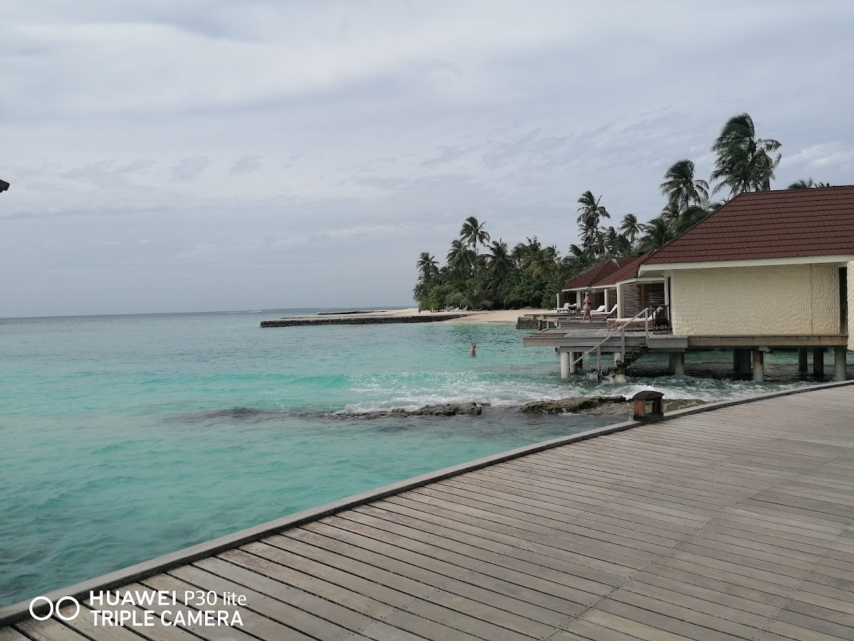 Alimatha Aquatic Resort Maldives guide image