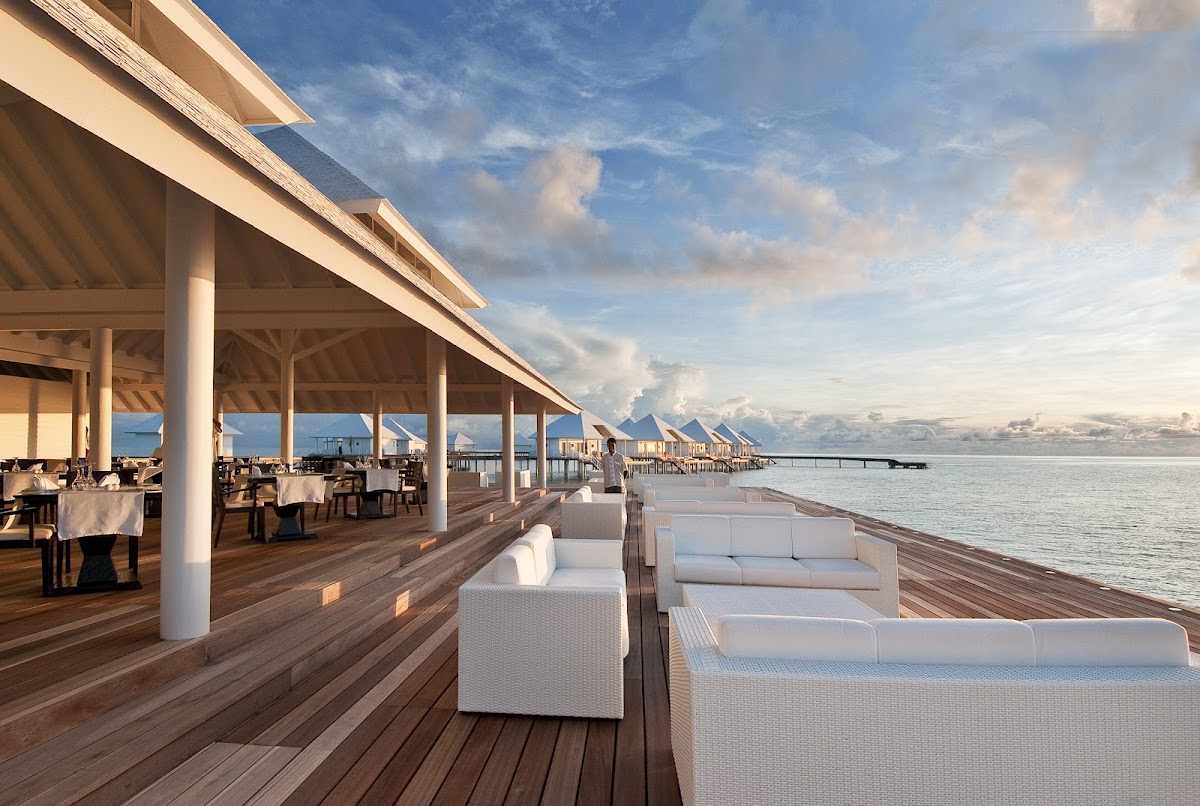 Diamonds Thundufushi Beach & Water Villas Maldives guide image