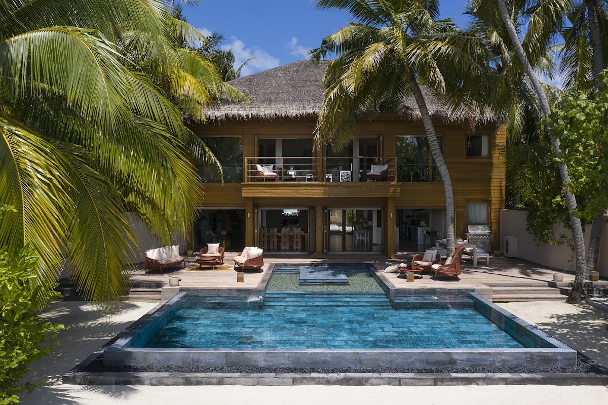 Huvafenfushi Maldives guide image