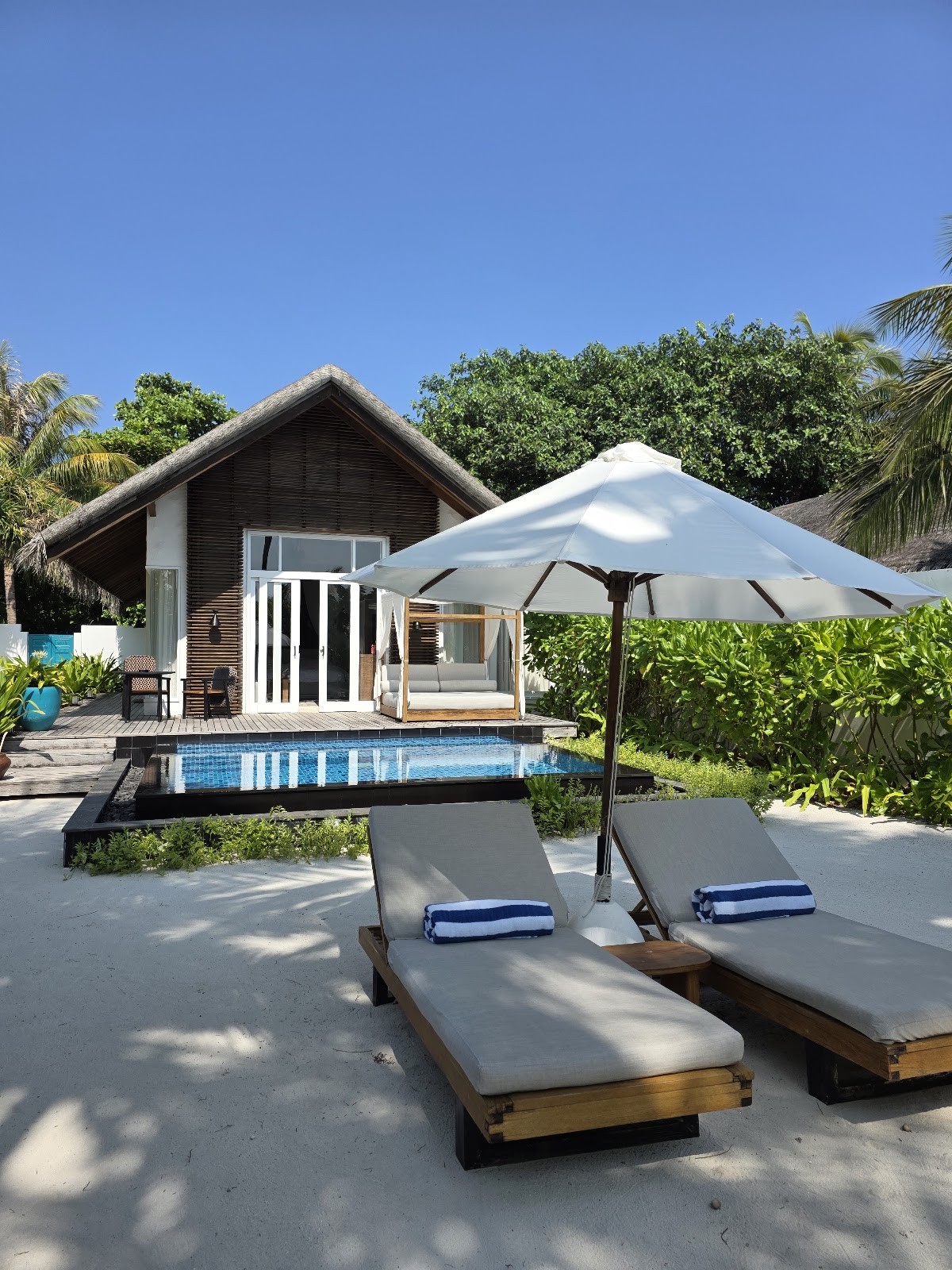 Fairmont Maldives Sirru Fen Fushi Maldives guide image
