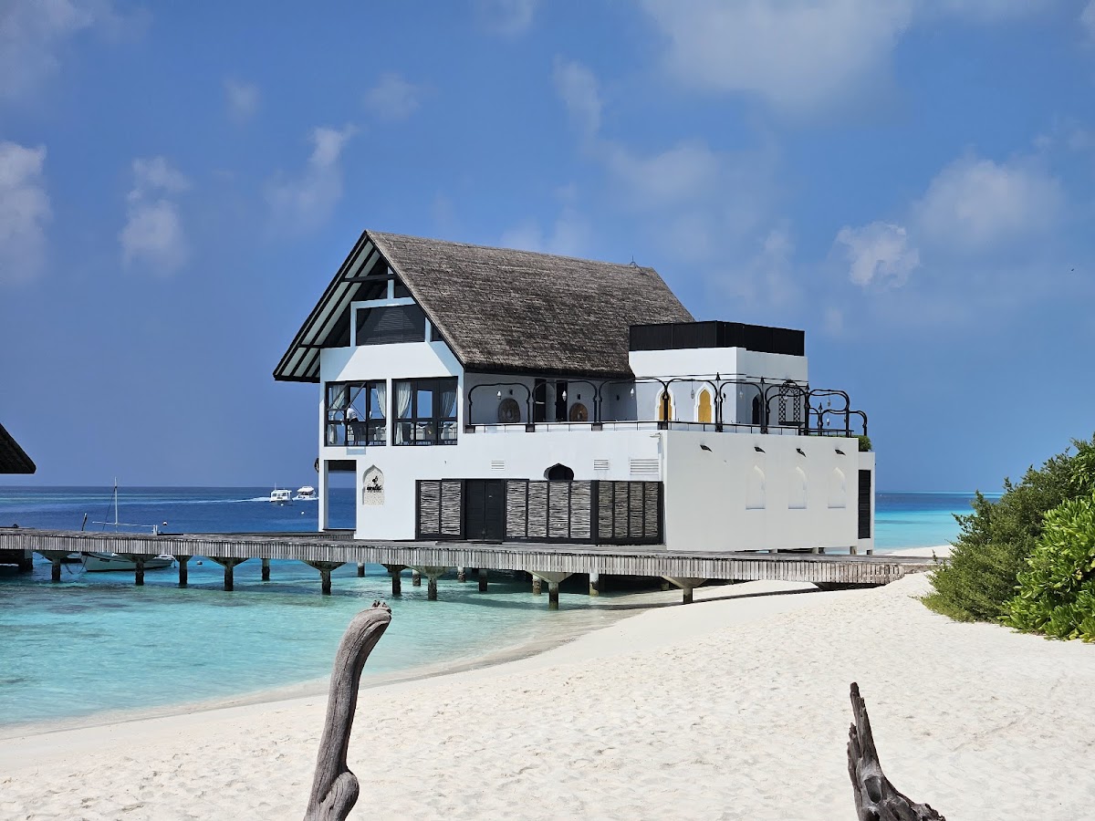Four Seasons Resort Maldives at Landaa Giraavaru Maldives guide image