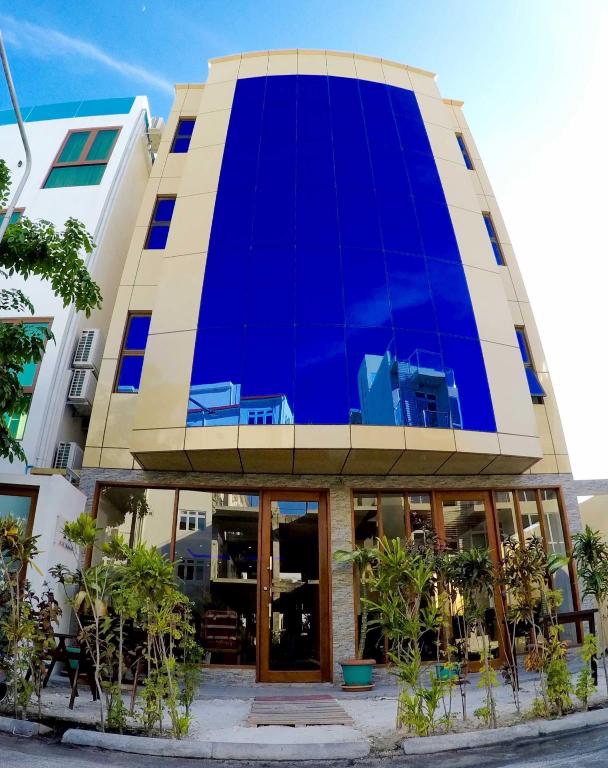 UI Inn Hulhumale Maldives guide image
