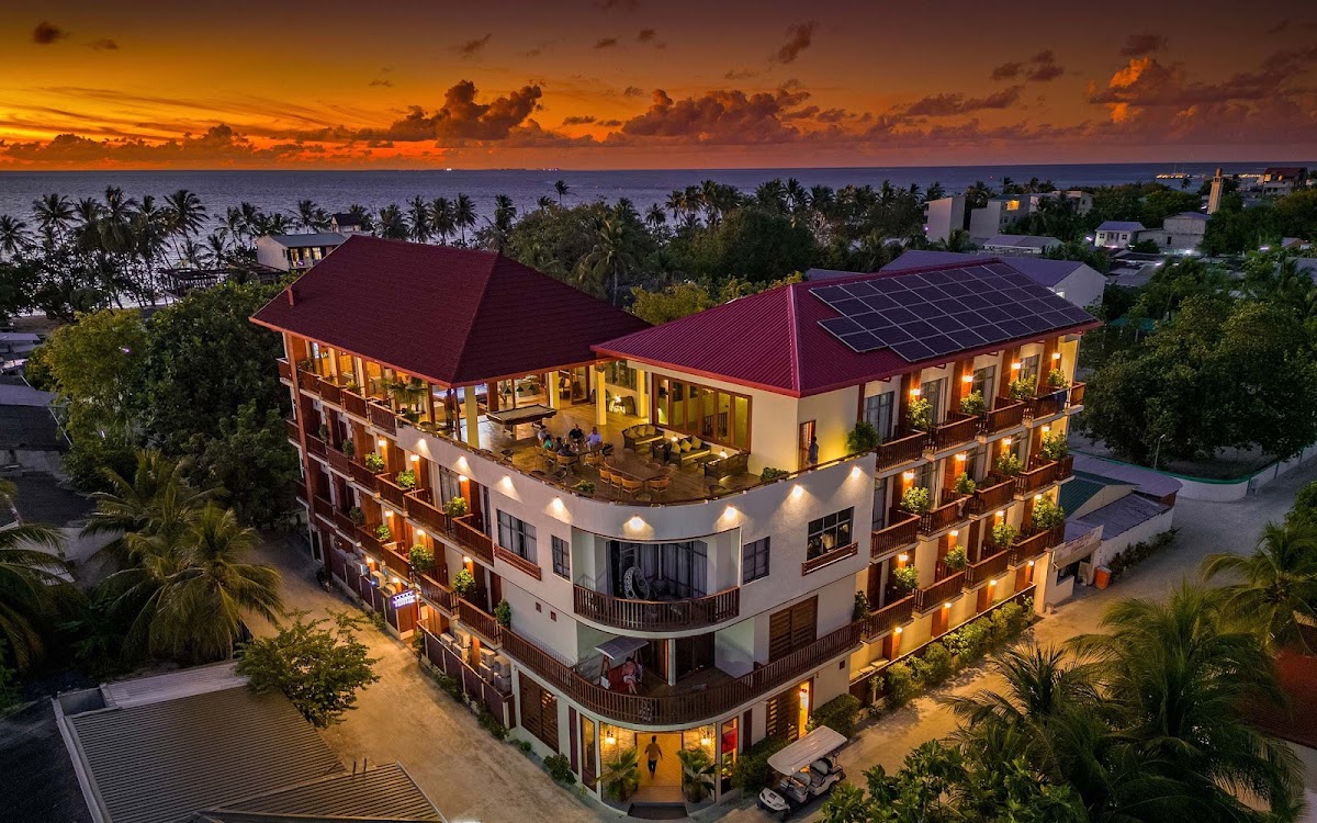 Araamu Holidays & Spa Dhiffushi Maldives guide image