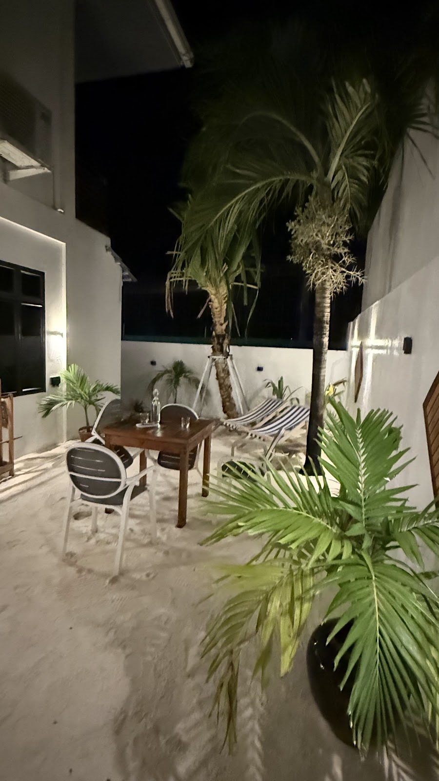 Kendhoo Hotels Guide Maldives guide image